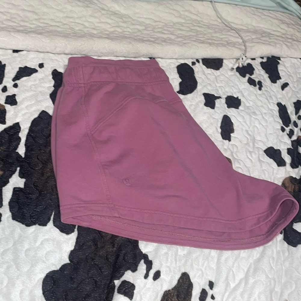 light purple size 10 Lululemon sweatpants short